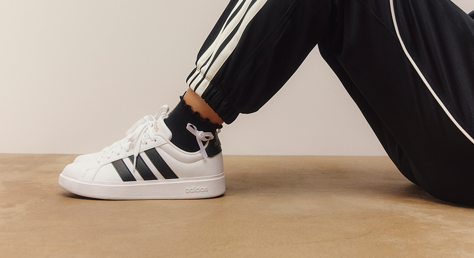 adidas esta abierto hoy