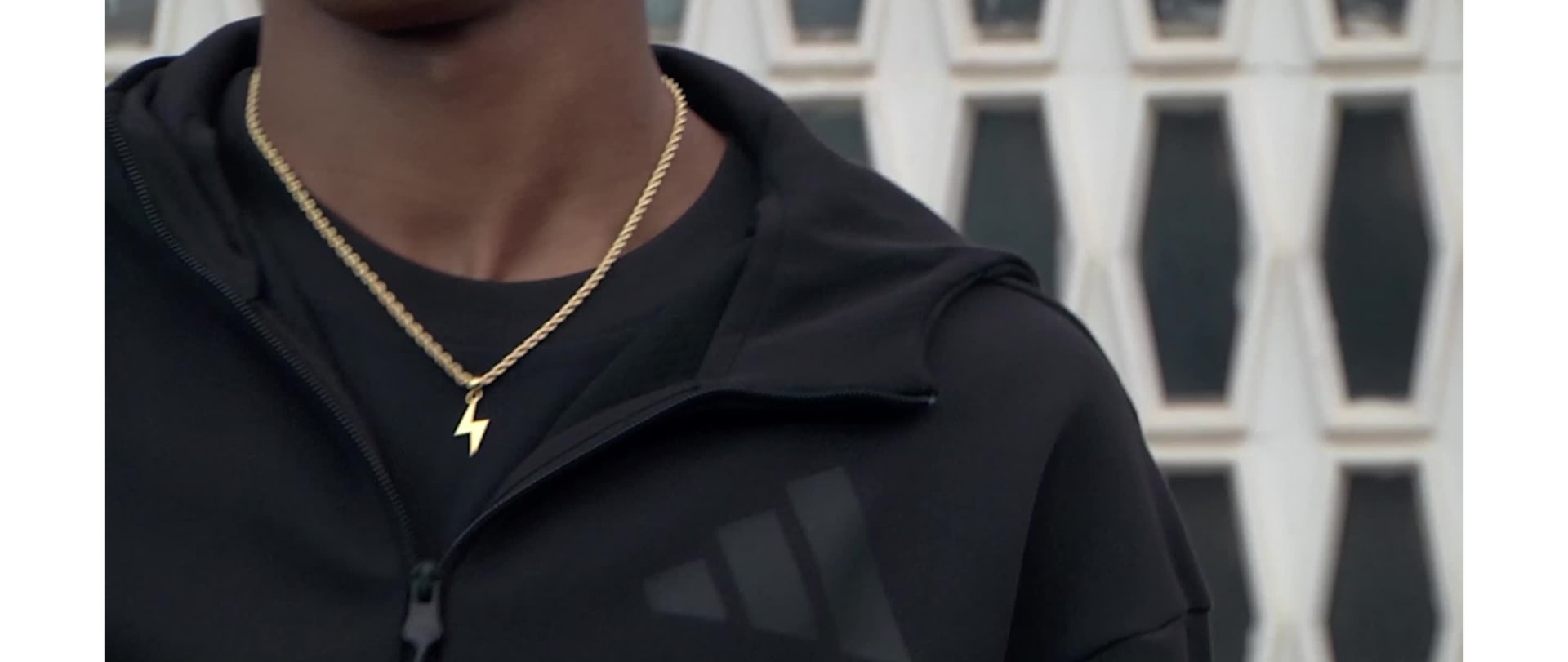 Een video waarin Lamine Yamal en zijn vrienden in de nieuwe ADIDAS Z.N.E.-collectie te zien zijn.