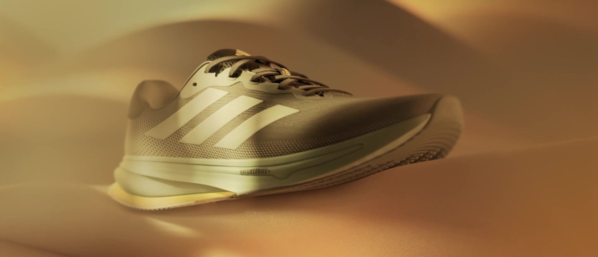 3D Video showcasing different angles of Supernova Rise 2 on orange background.