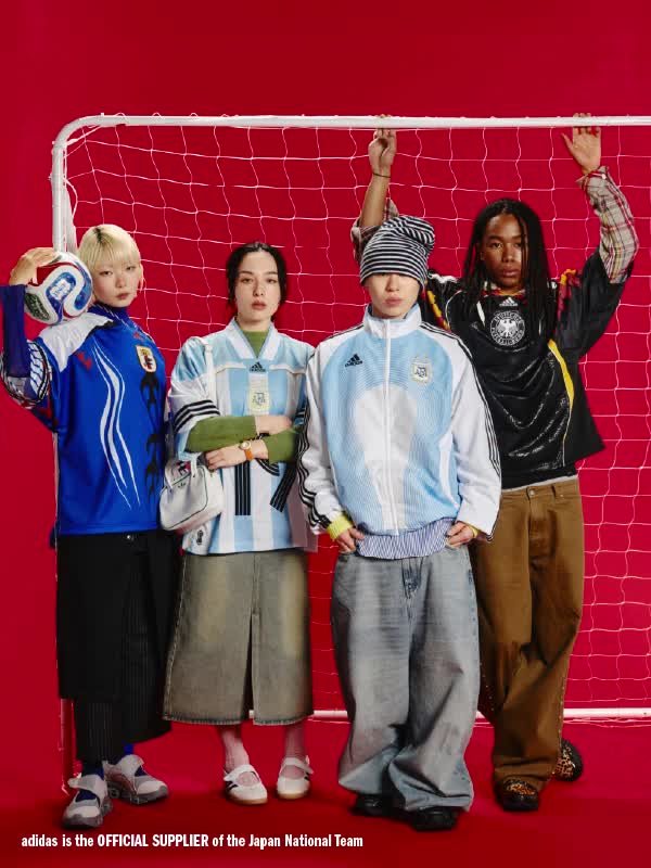 The image shows a person wearing a blue and white jersey with the number 10 on the back, standing in front of a red net.